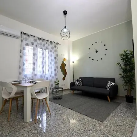 Cinecitta Luxury Flat Metro A アパート *